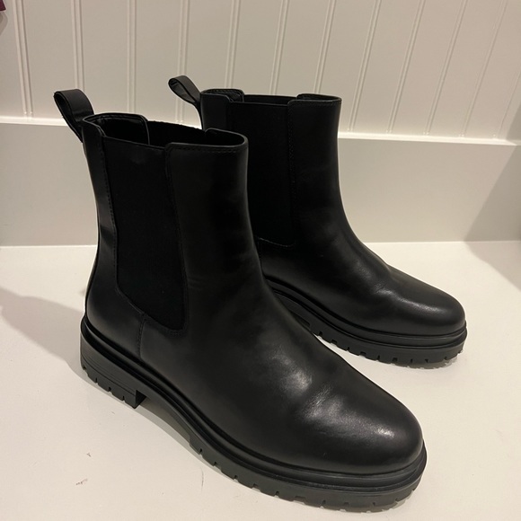 Ralph Lauren black women’s calfskin booties. - Picture 1 of 6